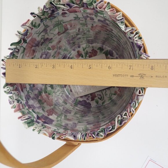 Vintage May Series Longaberger Sweet Pea basket - Picture 8 of 9